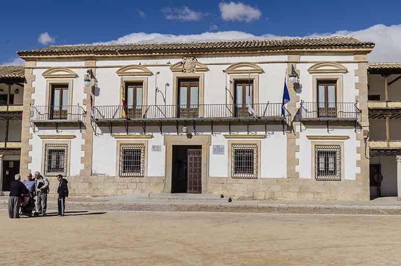 Toledo - Tembleque 02 - plaza Mayor - Ayuntamiento.jpg